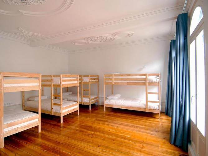 bunk bed cool hostel porto cedofeita neighborhood