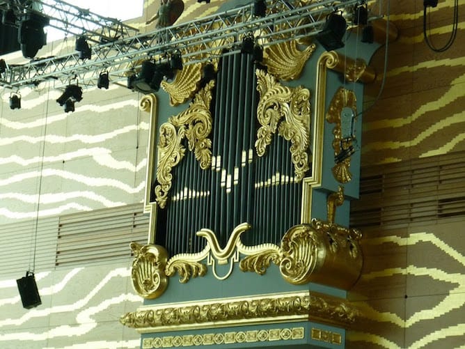 casa musica fake pipe organs