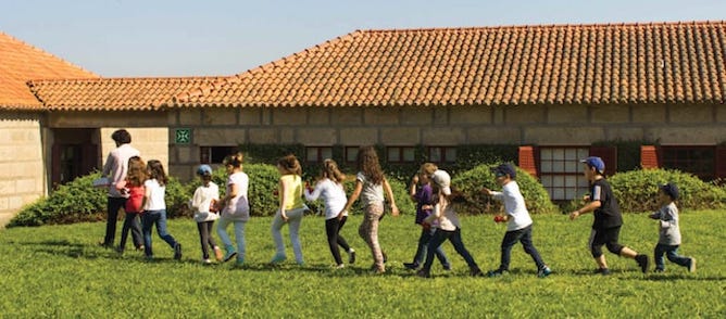 kids running serralves