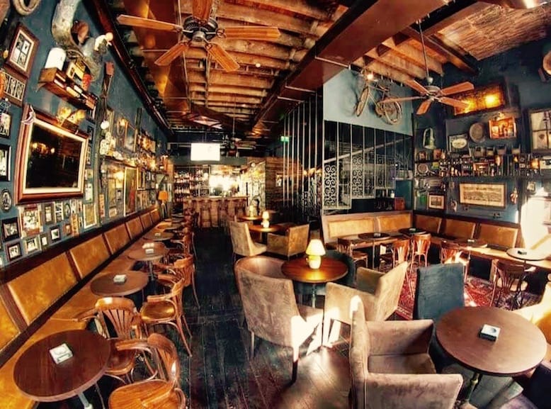interior bonaparte bar downtown porto