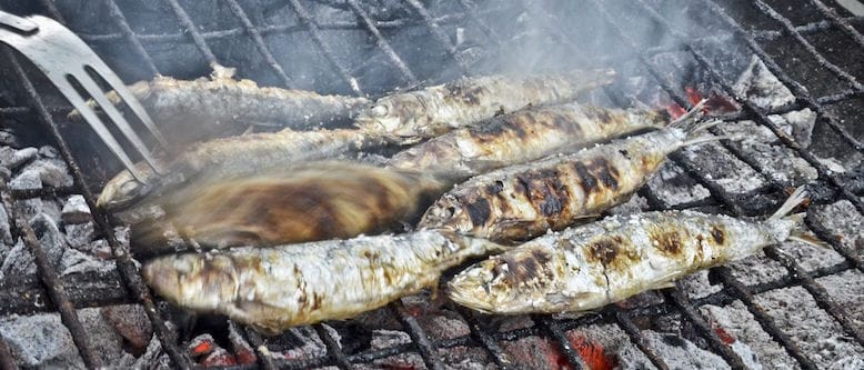 sao joao porto eating grilled sardines