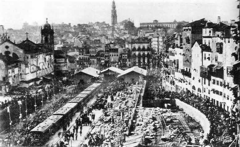 arrival first train sao bento porto