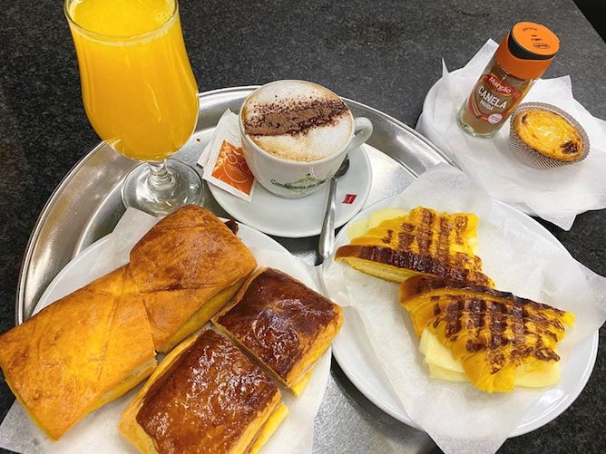 orange juice croissant cappucino confeitaria bolhao porto