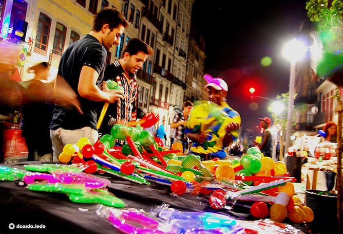 São João festival porto traditions plastic hammer