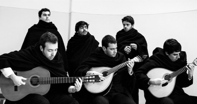 students coimbra play fado