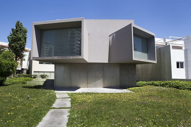 casa manoel oliveira porto designed souto moura