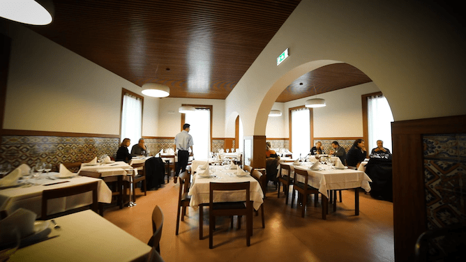 main room gaveto best seafood restaurant porto