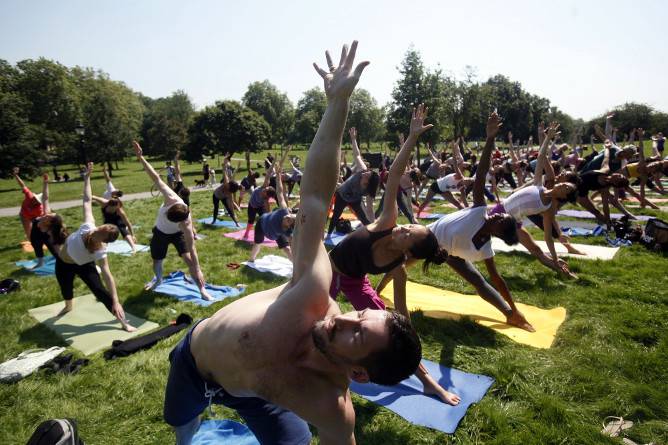 yoga class outdoor activities porto