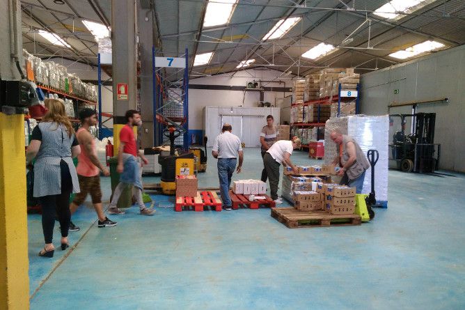 food bank volunteers porto