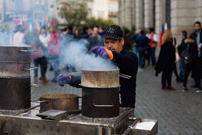 street chestnut vendors porto