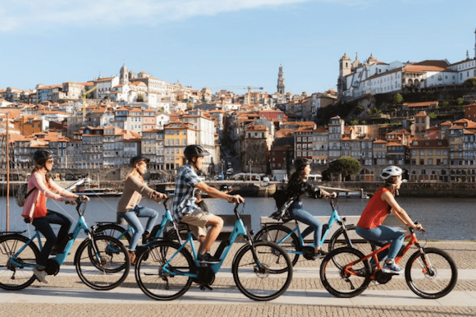 group friends riding bike porto