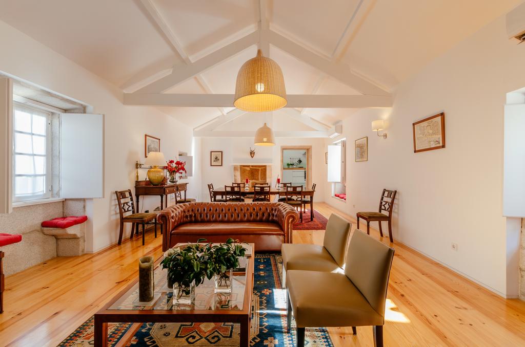 casa laranjas living room pet friendly hotel porto