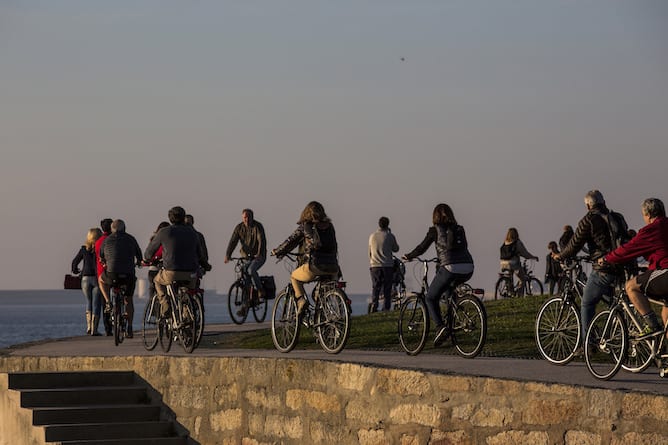 group riding bike foz porto