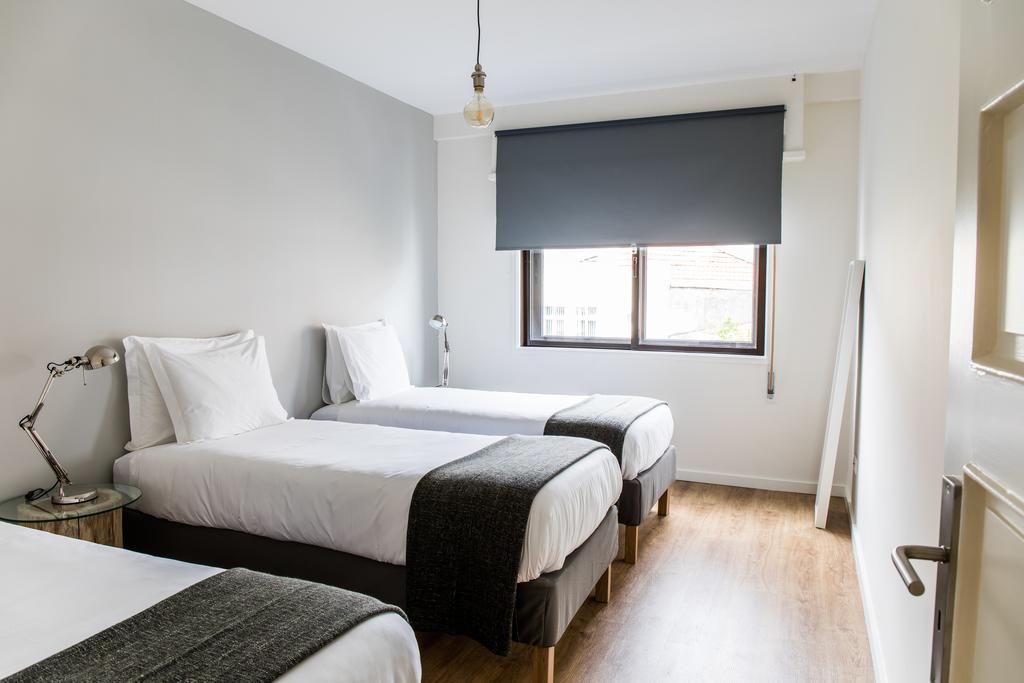 triple bedroom charming trindade apartments stay porto