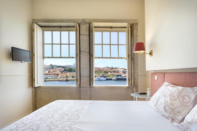 oporto home river front bedroom
