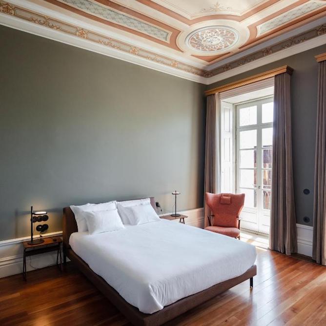 vintage bedroom menina colina boutique hotel porto