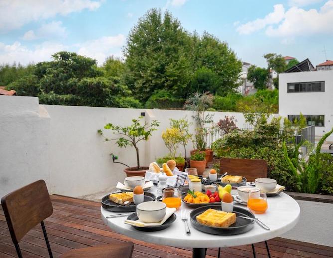 canto luz luxury hotel porto breakfast garden