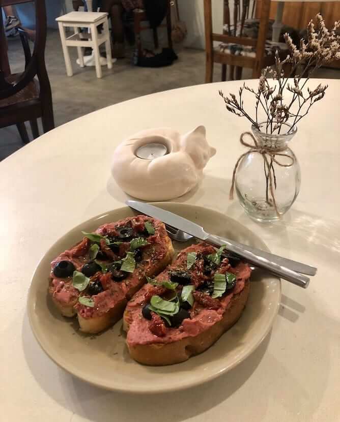 vegan toast porto gatos bonfim neighborhood