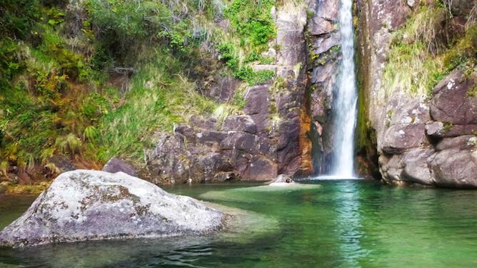 pincaes waterfall geres