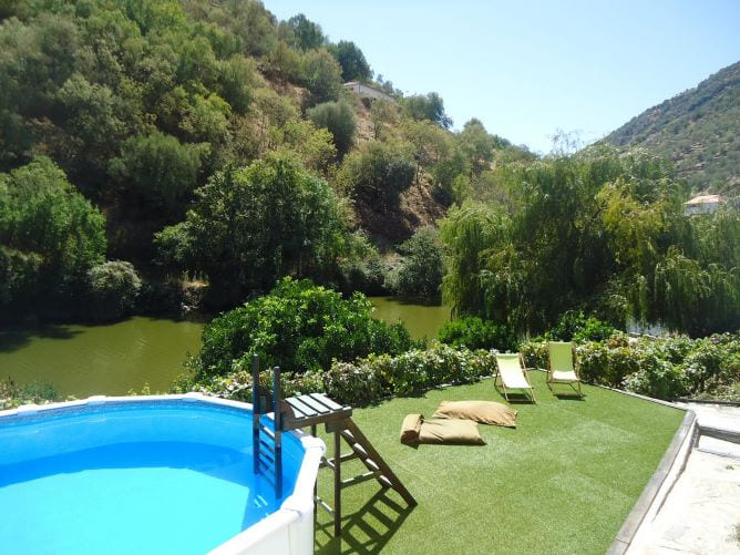 swimming pool casa riacho bungalows douro valley