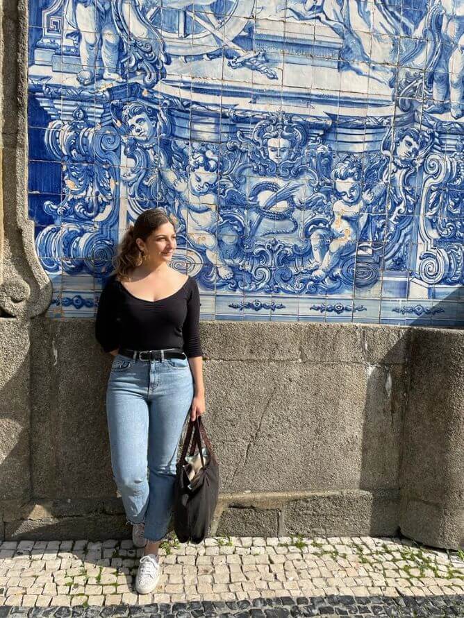 carmelitas church tiles young woman spring