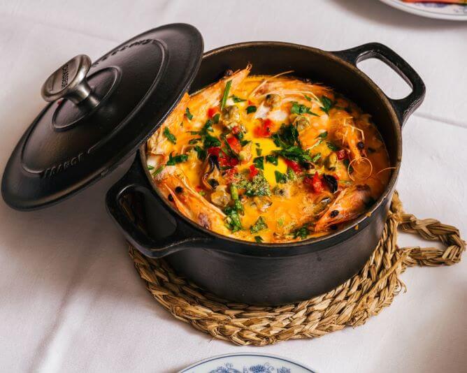 seafood bread stew taberna mercadores restaurant