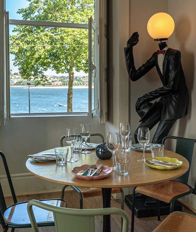 casa pasto palmeira table big lamp
