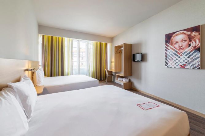 bedroom moov best historic hotels porto