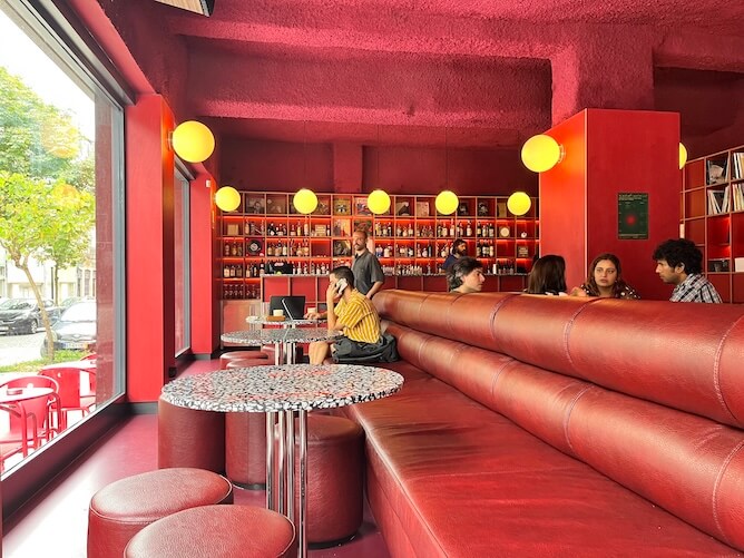 fiasco bar bonfim neighborhood porto